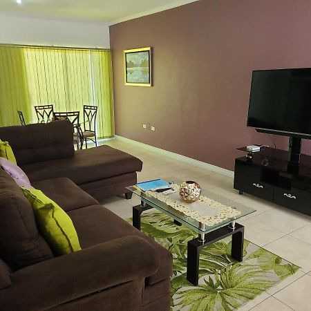 New Kingston Luxurious Secure Condo Exterior foto