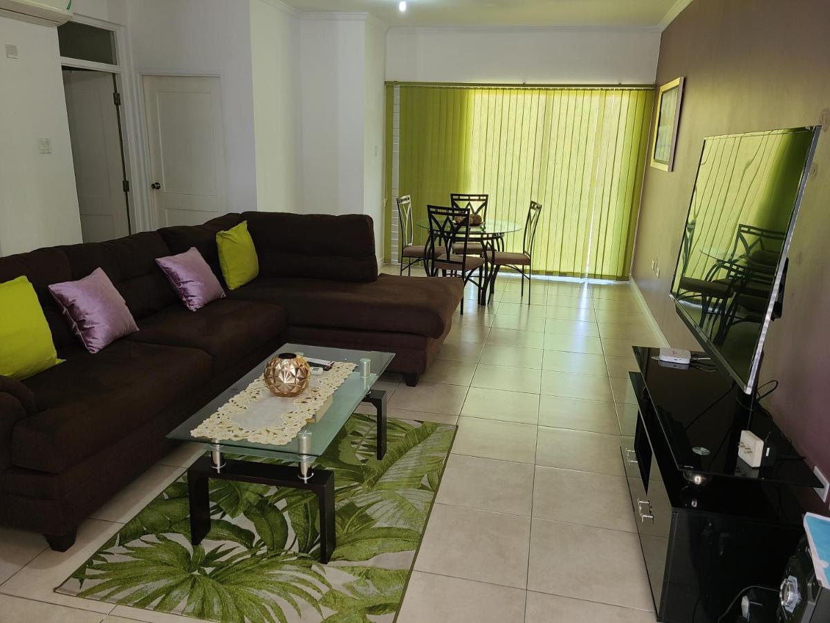 New Kingston Luxurious Secure Condo Exterior foto