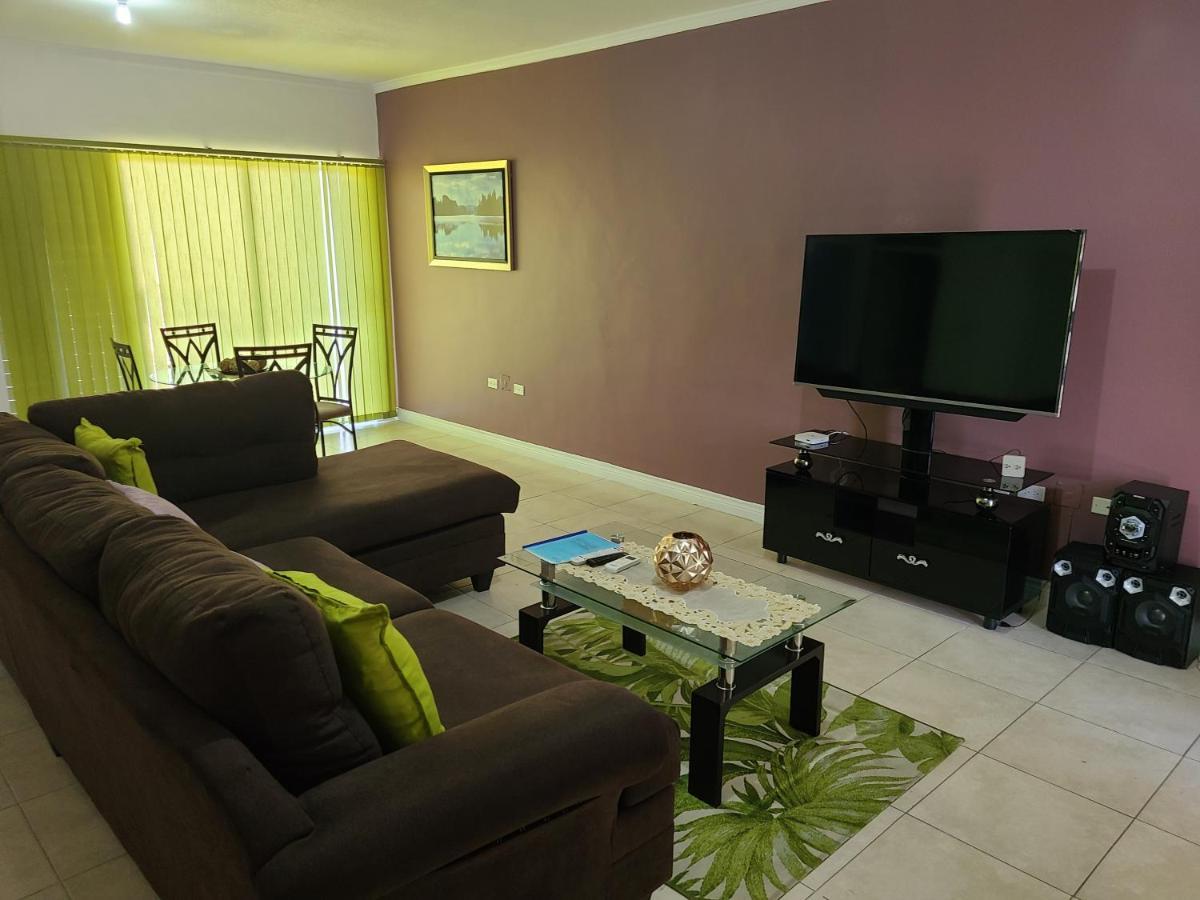 New Kingston Luxurious Secure Condo Exterior foto