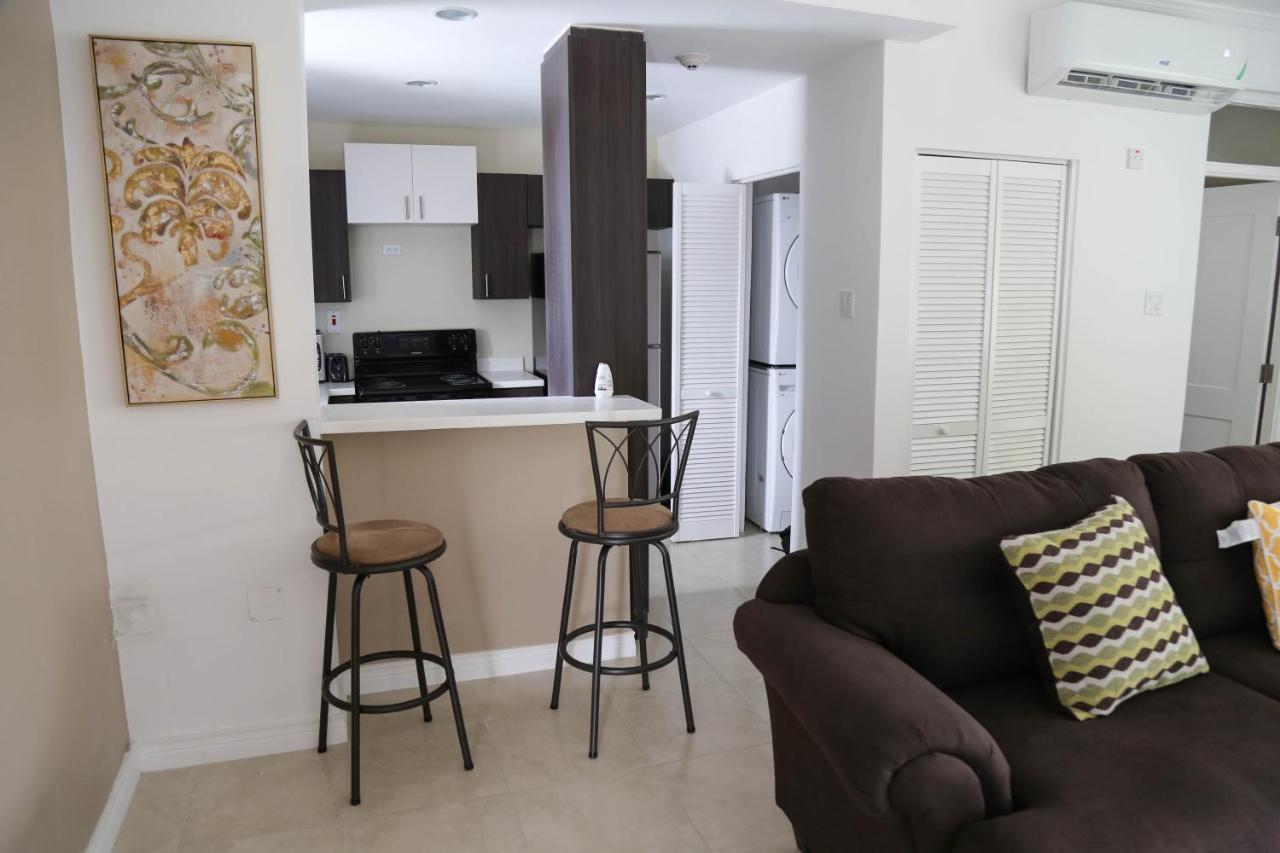 New Kingston Luxurious Secure Condo Exterior foto